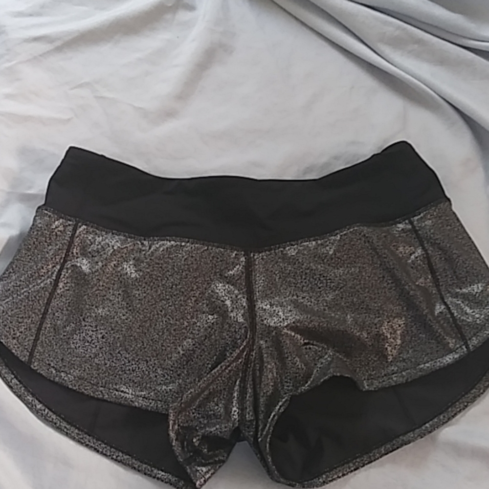 Festive Lululemon Speed Up short size 4